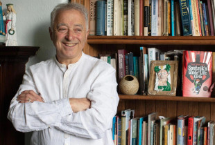 Frank Cottrell-Boyce, është shpallur laureati i ri për fëmijë, një lloj titulli si shkrimtar zyrtar në promovimin e librit për fëmijë. Prej këtij viti e deri më 2026 ai do ta marrë këtë rol që përfshin mbrojtjen e leximit