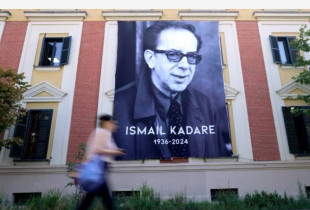 Vdiq këtë javë dhe u varros, një njeri që me të vërtetë e meritoi çmimin për të cilin u nominua 15 herë dhe që e donte vërtet, por që nuk e mori kurrë: Ismail Kadare.