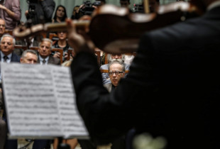 Ismail Kadare në botën shqiptare moti e ka statusin e shkrimtarit nacional (Foto: Driton Paçarada)
