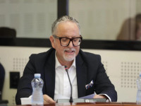 Ministri i Shëndetësisë, Arben Vitia, raporton në Komisionin për Shëndetësi dhe Mirëqenie Sociale për listën zyrtare të çmimeve të produkteve medicinale