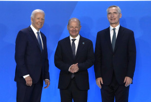 Joe Biden, Olaf Scholz dhe Jens Stoltenberg
