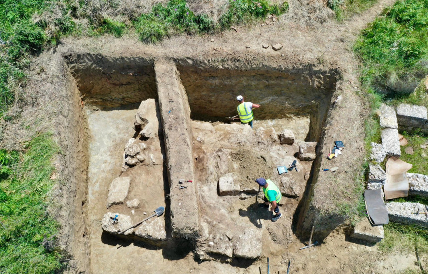 Varr parahistorik i gjetur së fundmi në Amantia afër Vlorës, konsiderohet dëshmi e gjallë e ekzistencës së qytetërimeve të lashta ilire