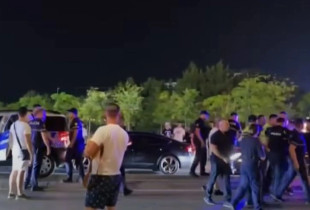 Sherr masiv në Vlorë mes policëve dhe qytetarëve