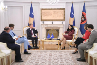 Vjosa Osmani dhe Tomas Szunyog