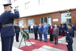 Homazhe te lapidari i policëve të rënë