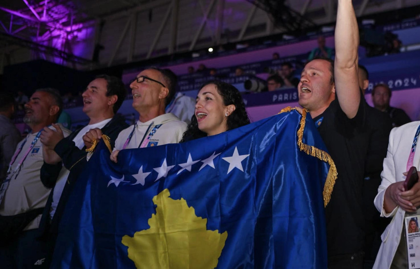 Preisdentja Vjosa Osmani pas fitores së Donjeta Sadikut