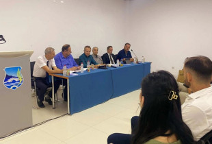 Tryeza e organizuar ne Komunen e Vushtrrise per rendesine e diaspores