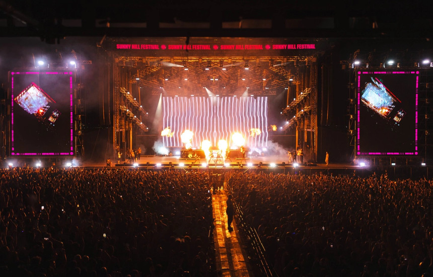 Foto nga nata e parë e edicionit të sivjetmë të “Sunny Hill Festivalit” me Bebe Rexhën në skenë, më 25 korrik 2024 (Foto: Arben Llapashtica)