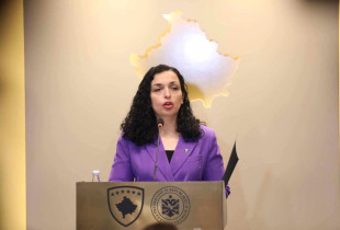 Vjosa Osmani në konferencë për shtyp