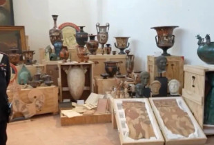 Në koleksionin e artefakteve më të vjetra të riatdhesuara janë disa vazo etruske, një figurë bronzi me përmasa reale dhe koka bronzi, të gjitha që datojnë nga shekulli IX deri në shekullin II