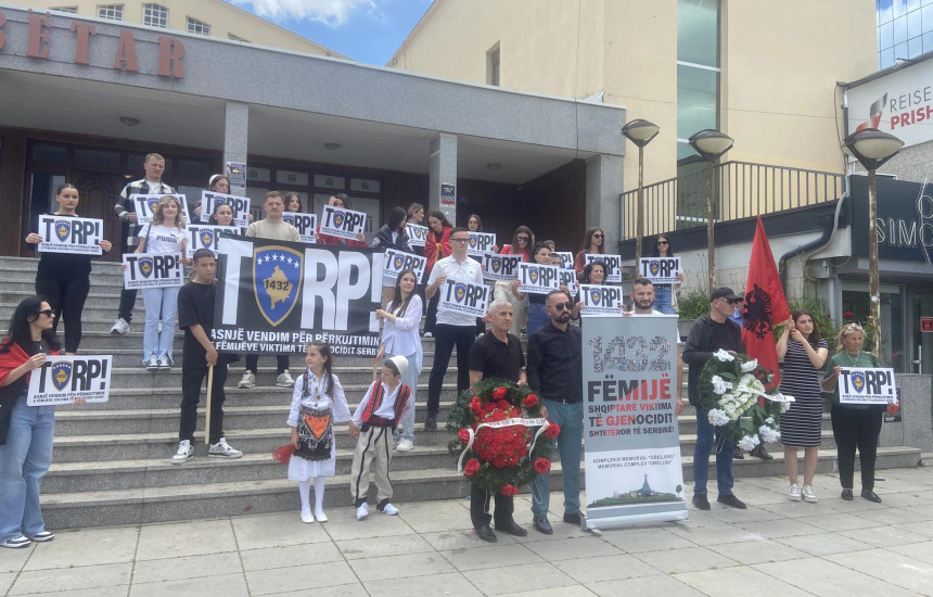 Studentët përkujtojnë 1,432 fëmijët e vrarë gjatë luftës