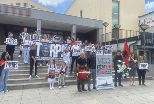 Studentët përkujtojnë 1,432 fëmijët e vrarë gjatë luftës