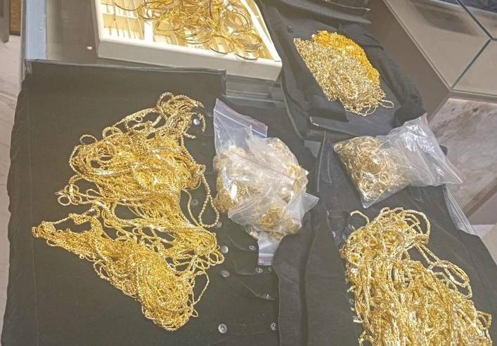 Ndalohet i dyshuari për vjedhjen e 9 kilogramëve ari  në banesë iu gjet një diamant