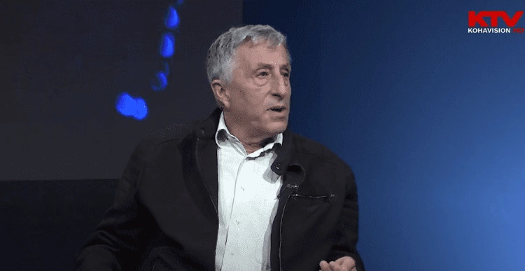 Jasharaj  Kurtin e kam lutur si vëlla për 100 euro që s na jepte  si mund të na japë tash pagën e 13 të