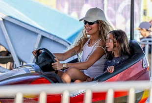 Rita Ora dhe vajzat e Taika Waititit