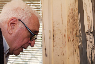 Rexhep Ferri (10 tetor 1937 – 6 qershor 2024) në atelienë e tij në Prishtinë, në fund të majit të vitit 2020 (Foto: KOHA)