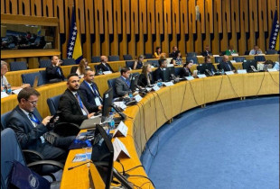 Delegacioni serb u largua nga takimi në Sarajevë pasi u përmend "anëtarësimi i Kosovës në KiE"