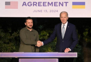 Presidenti i SHBA-së, Joe Biden dhe ai i Ukrainës, Volodymyr Zelensky gjatë nënshkrimit të marrëveshjes së sigurisë