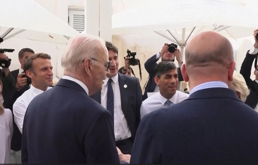 Liderët e G7-s i këndojnë për ditëlindje Scholzit