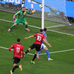 LIVE: Gol për rekord i kuqezinjëve, por Italia udhëheq pas pjesës së parë