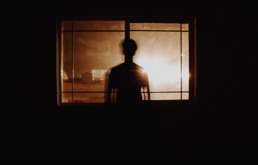 “Për të triumfuar e keqja mjafton që njerëzit e ndershëm të qëndrojnë anash...”