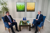 Zëvendëskryeministri Besnik Bislimi dhe emisari special të Bashkimit Evropian, Miroslav Lajçak