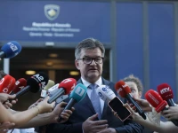 I dërguari i posaçëm i Bashkimit Evropian për dialogun Kosovë-Serbi, Miroslav Lajçak, pas takimit me zëvendëskryeministrin Besnik Bislimi më 18 qershor - Foto: Driton Paçarada / KOHA