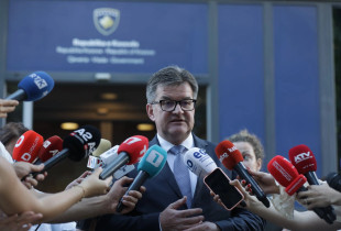 I dërguari i posaçëm i Bashkimit Evropian për dialogun Kosovë-Serbi, Miroslav Lajçak, pas takimit me zëvendëskryeministrin Besnik Bislimi më 18 qershor - Foto: Driton Paçarada / KOHA