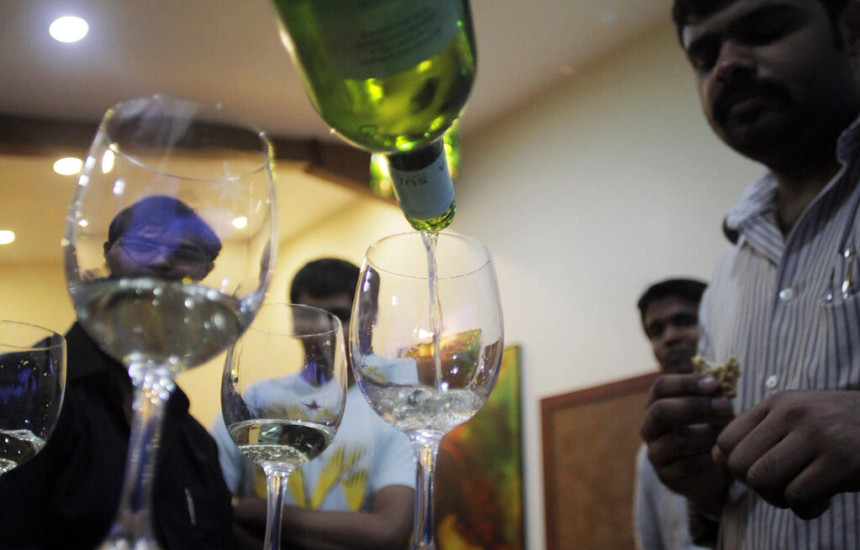 Konsumimi i alkoolit helmues në Indi