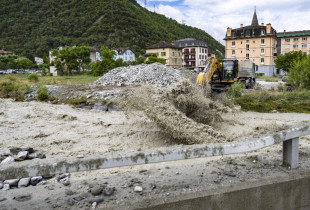 Tre të zhdukur në një rrëshqitje dheu në Alpet zvicerane