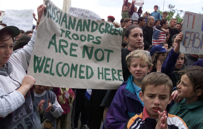 Shqiptarët protestojnë në Ferizaj të mërkurën e 23 qershorit të vitit 1999
