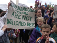 Shqiptarët protestojnë në Ferizaj të mërkurën e 23 qershorit të vitit 1999