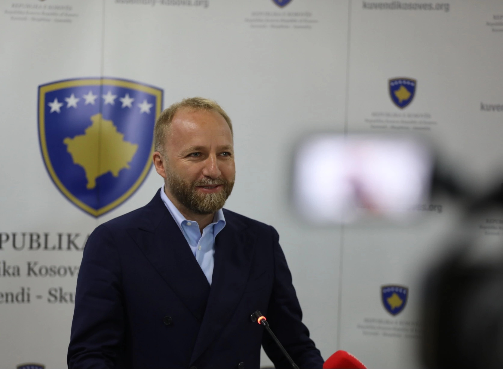 Tahiri (PDK) kritizira kandidate LVV za predsednika parlamenta zaradi "črnega rekorda" do UÇK