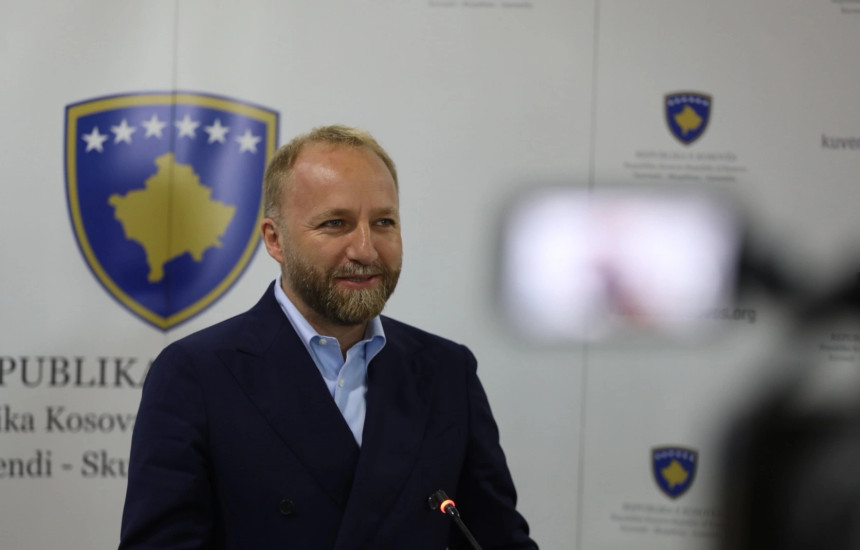 Kryetari i grupit parlamentar të Partisë Demokratike të Kosovës, Abelard Tahiri