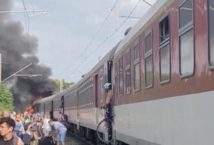 Aksidenti midis trenit dhe autobusit në Sllovaki / Foto: Reuters