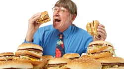 Der 70-Jährige, der den Rekord hält, in seinem Leben die meisten Hamburger gegessen zu haben“