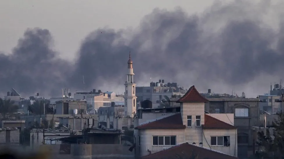 Izraeli kërkon emrat e pengjeve që janë gjallë, para se të paraqitet në bisedime për armëpushim