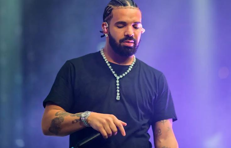 Drake premton se do të paguajë kredinë e nënës së një adhurueseje