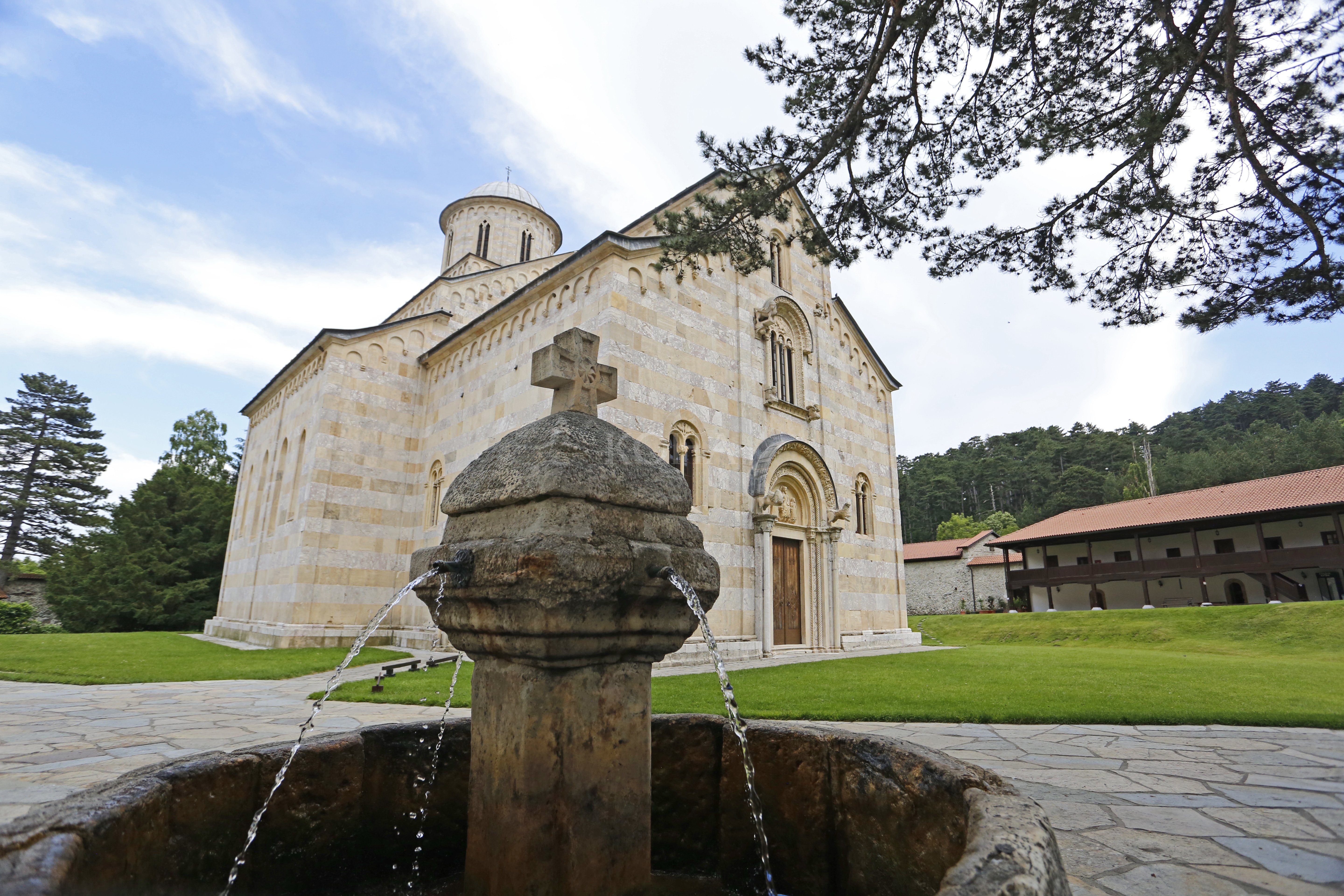 Manastiri