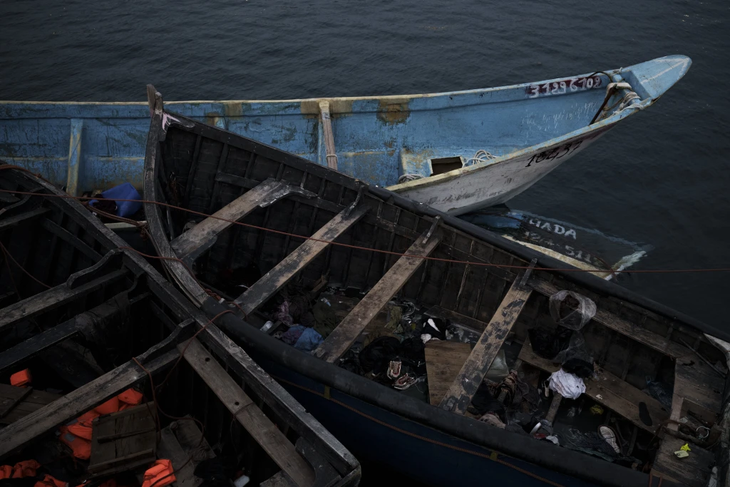 Gjendet një anije emigrantësh afër Ishujve Kanarinë, raportohet për të paktën 7 të vdekur