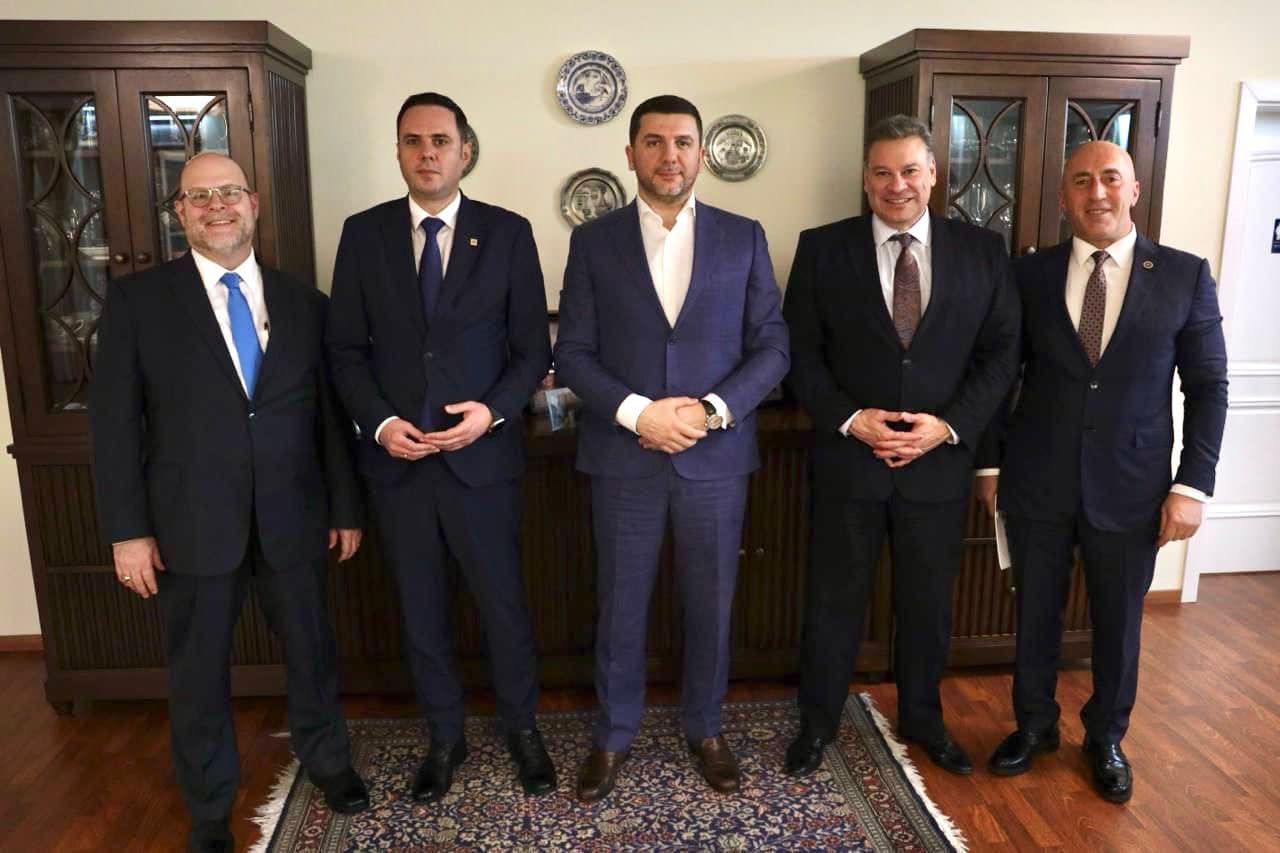 Haradinaj i kërkon Escobarit të ngrihet niveli i marrëdhënieve Kosovë-SHBA