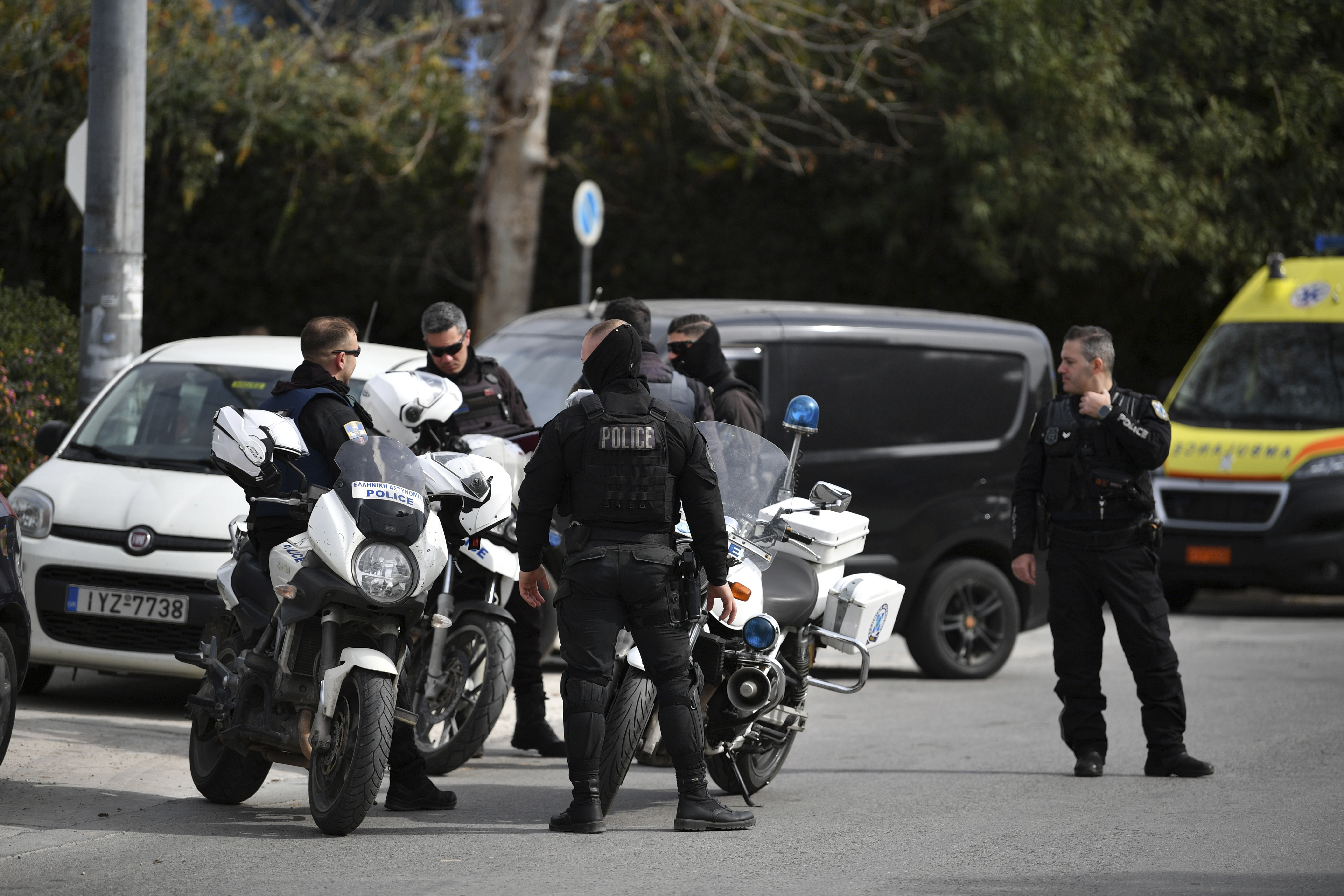Polici grek dhe një shqiptar arrestohen me 102 kilogramë marihuanë 