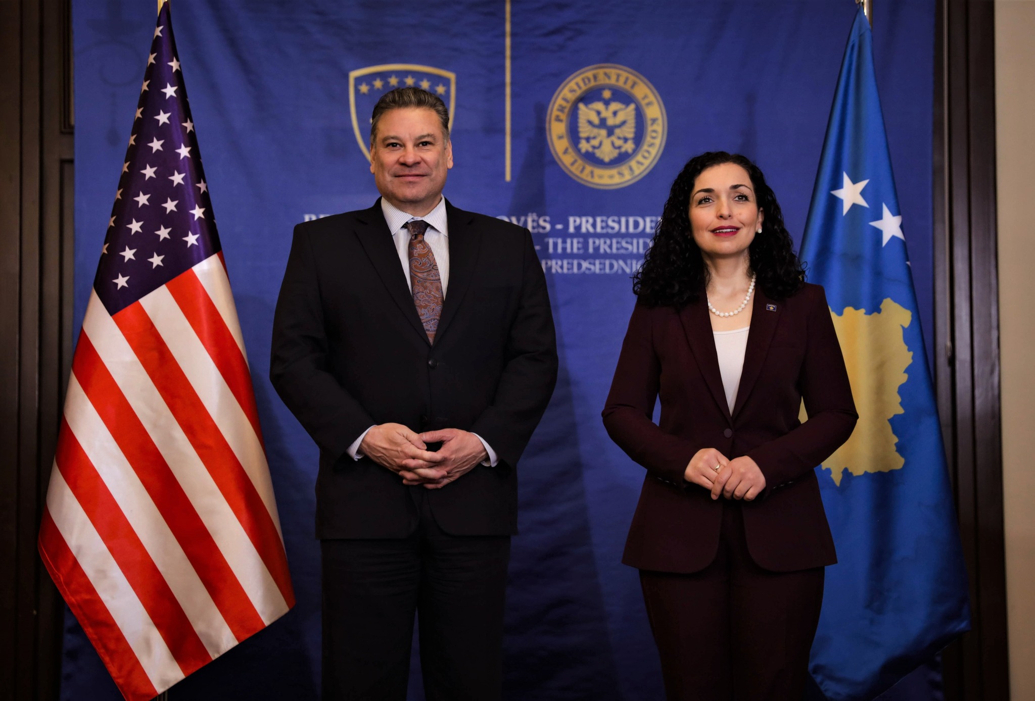 Ambasada amerikane: Pavarësisht sfidave në marrëdhëniet me Kosovën, mbështetja mbetet e palëkundur