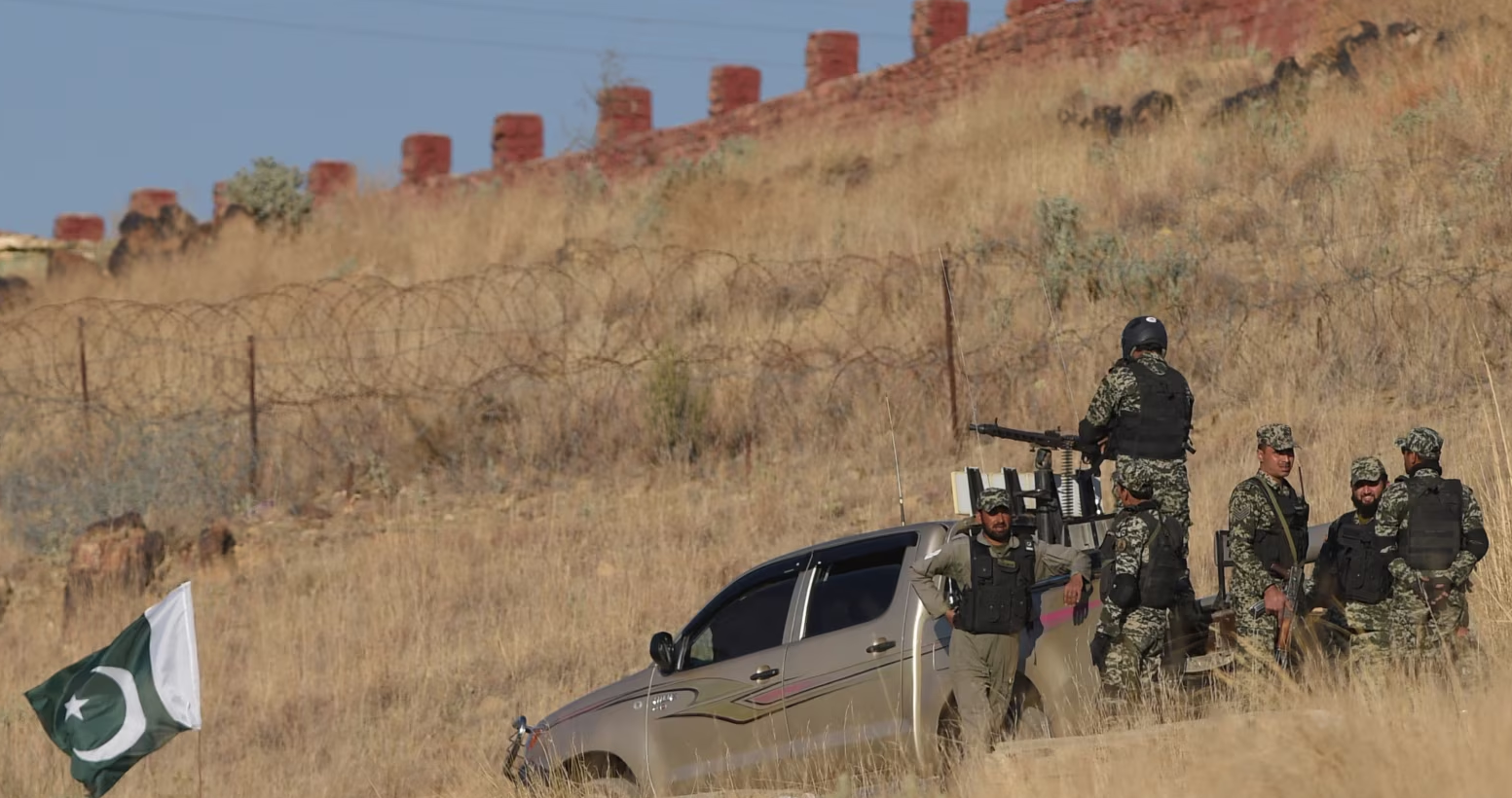 Vriten disa ushtarë nga një sulm vetëvrasës në një post ushtarak në Pakistan