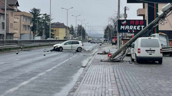 Tre të lënduar në një aksident në Milloshevë ku u përfshinë katër automjete