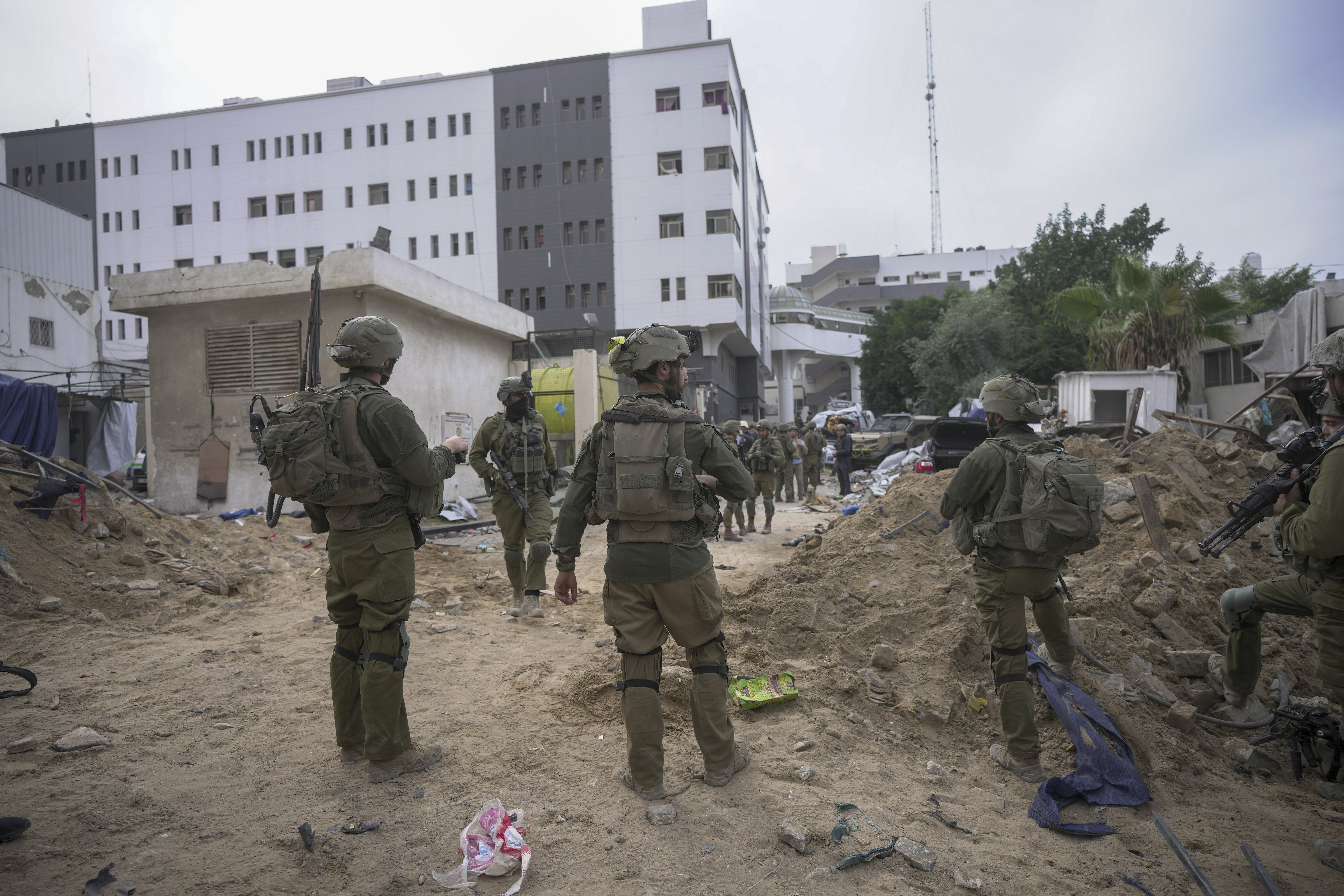 Izraeli vazhdon sulmin në spitalin më të madh në Gaza