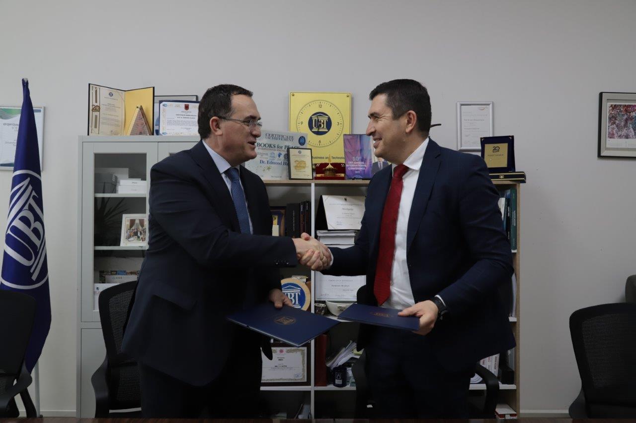 Mundësi të shumta për studentët kosovarë: Coca-Cola HBC Kosova dhe Kolegji UBT nënshkruajnë marrëveshje bashkëpunimi