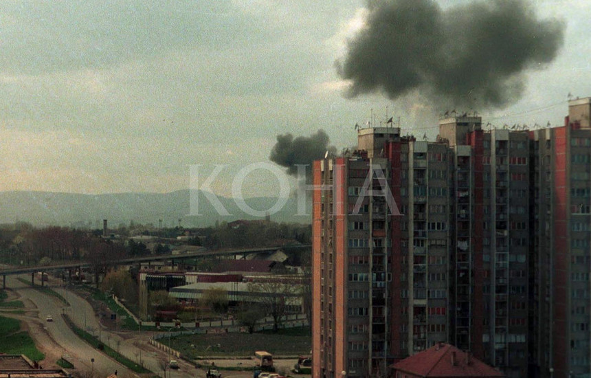 Bombardimet e NATO-s, Prishtinë, 24 mars 1999 (Foto: Alban Bujari)