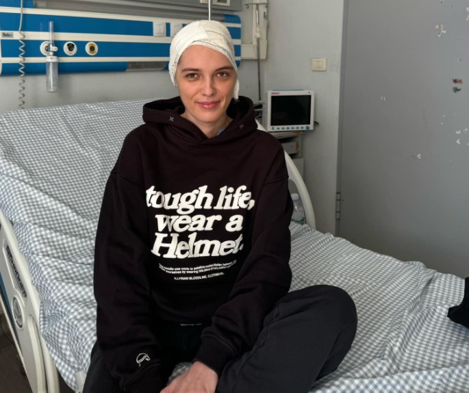 Lirohet nga spitali motra e deputetes Ujkani  që u lëndua nga çatia e Komunës së Prishtinës