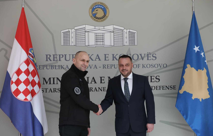 Ministri i Mbrojtjes, Ejup Maqedonci dhe homologu i tij kroat Ivan Anushiq